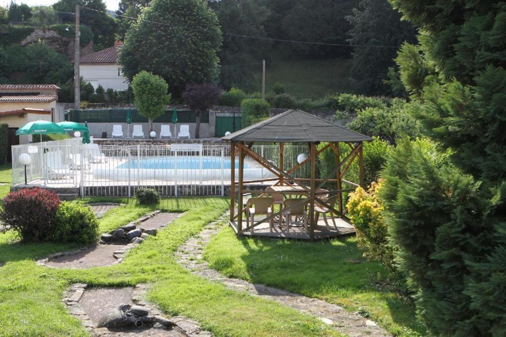 Les Portes Du Cantal Massiac Exterior photo