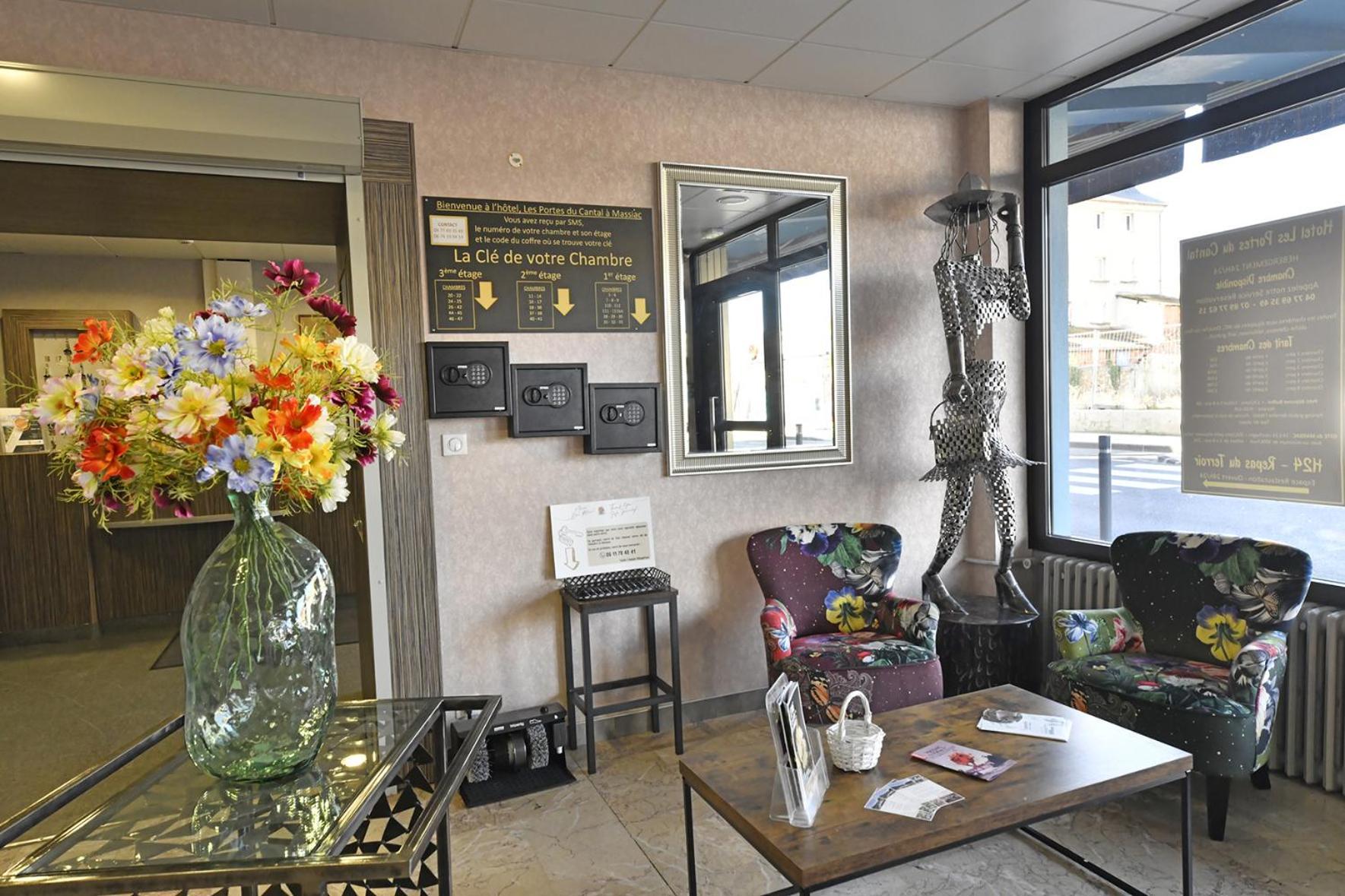 Les Portes Du Cantal Massiac Exterior photo